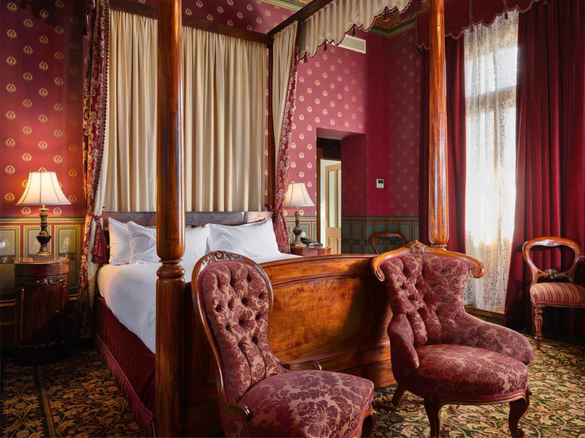 Craig'S Royal Hotel Ballarat Eksteriør billede A bedroom at the hotel