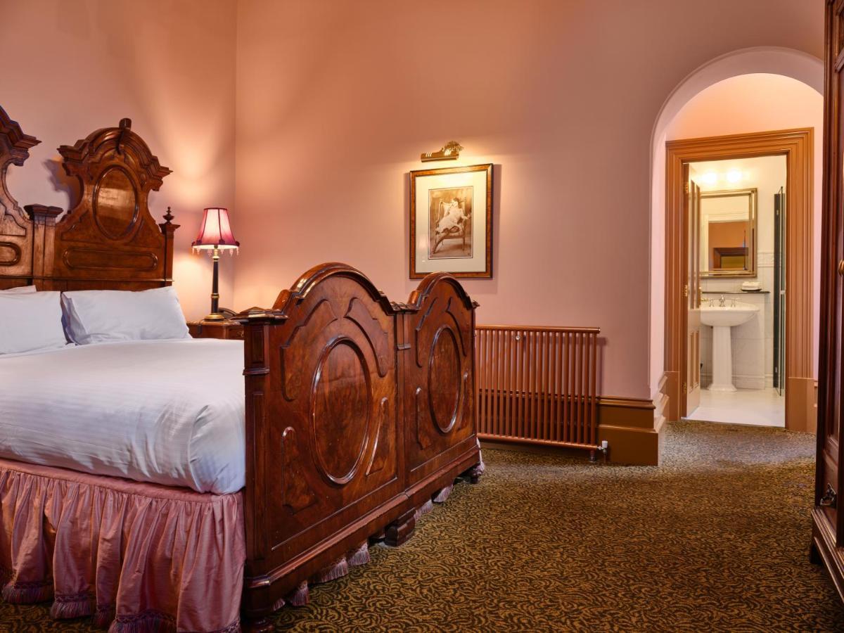 Craig'S Royal Hotel Ballarat Eksteriør billede A bedroom at the hotel