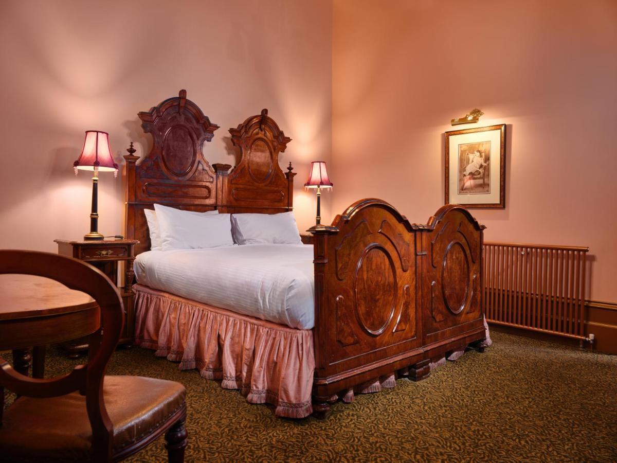 Craig'S Royal Hotel Ballarat Eksteriør billede A bedroom at the hotel