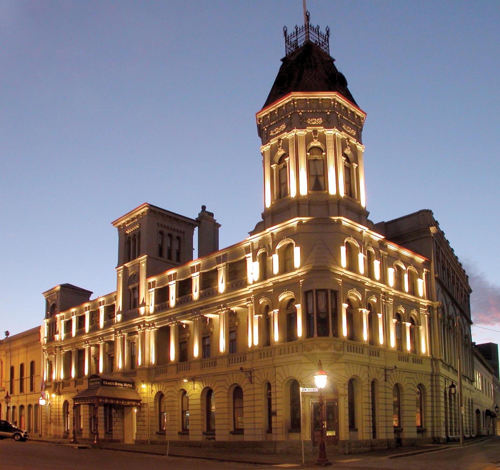 Craig'S Royal Hotel Ballarat Eksteriør billede The Old Bank Hotel at night