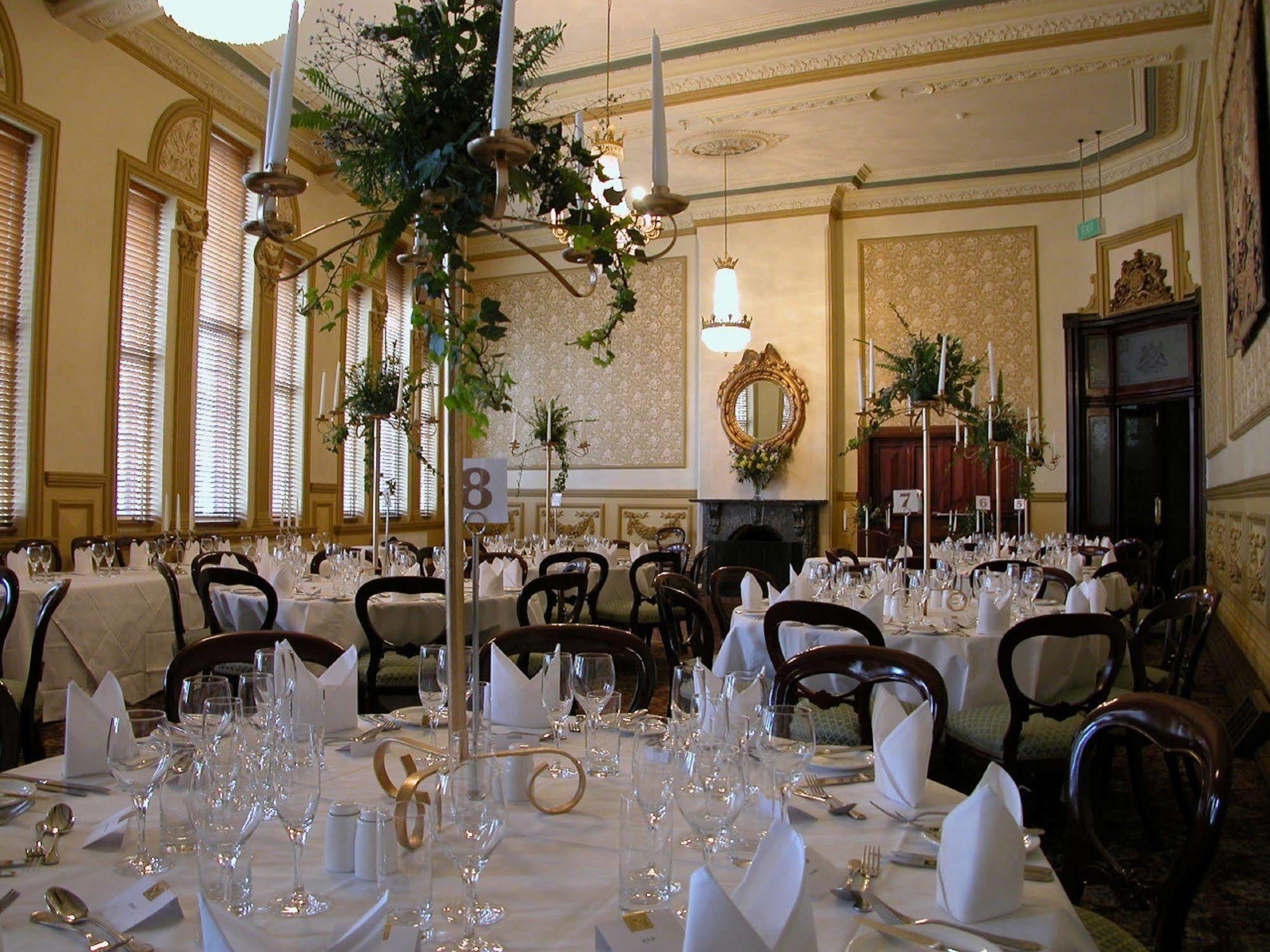 Craig'S Royal Hotel Ballarat Eksteriør billede The dining room at the Old Bank of Montreal