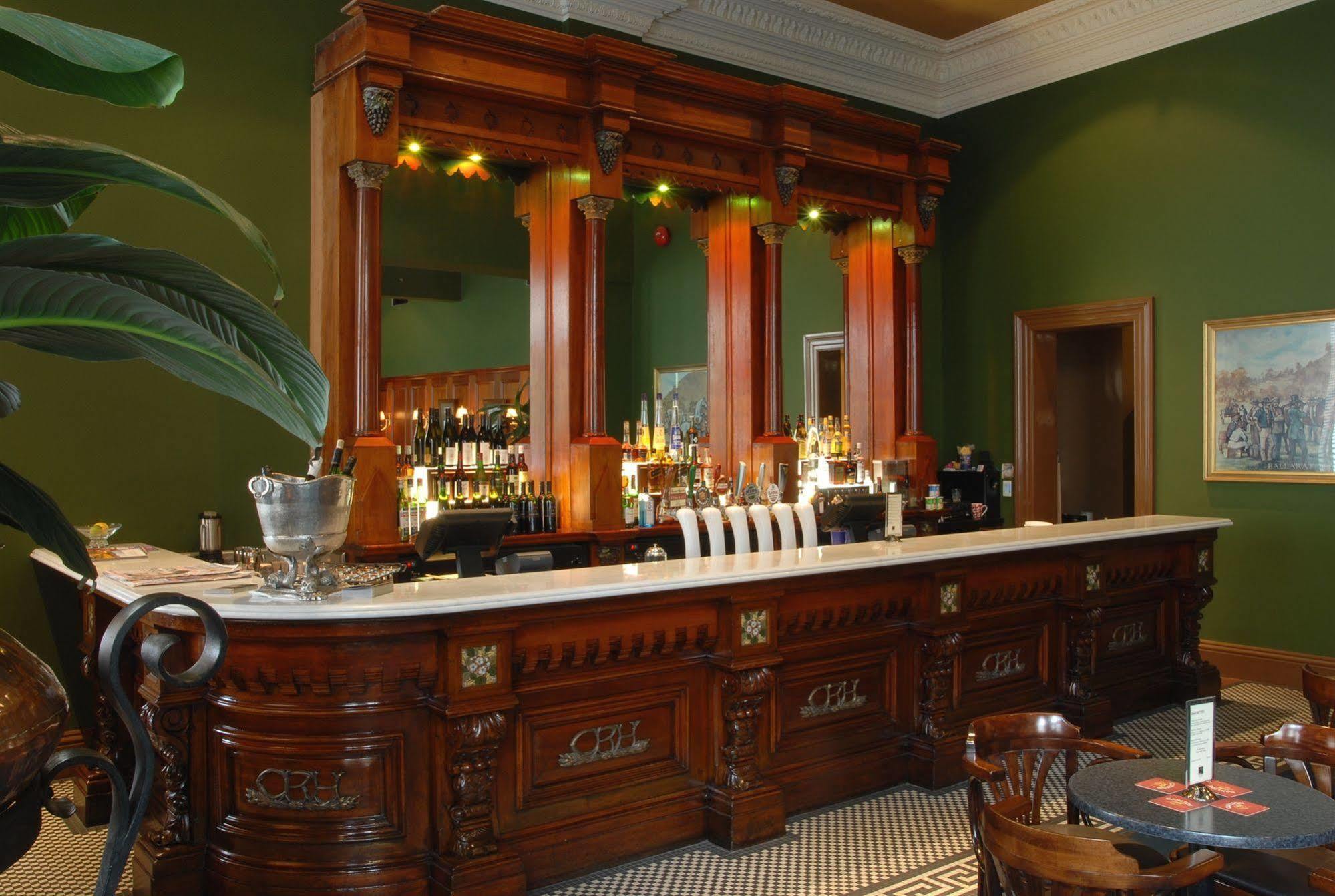 Craig'S Royal Hotel Ballarat Eksteriør billede The bar at the 1886 Crescent Hotel
