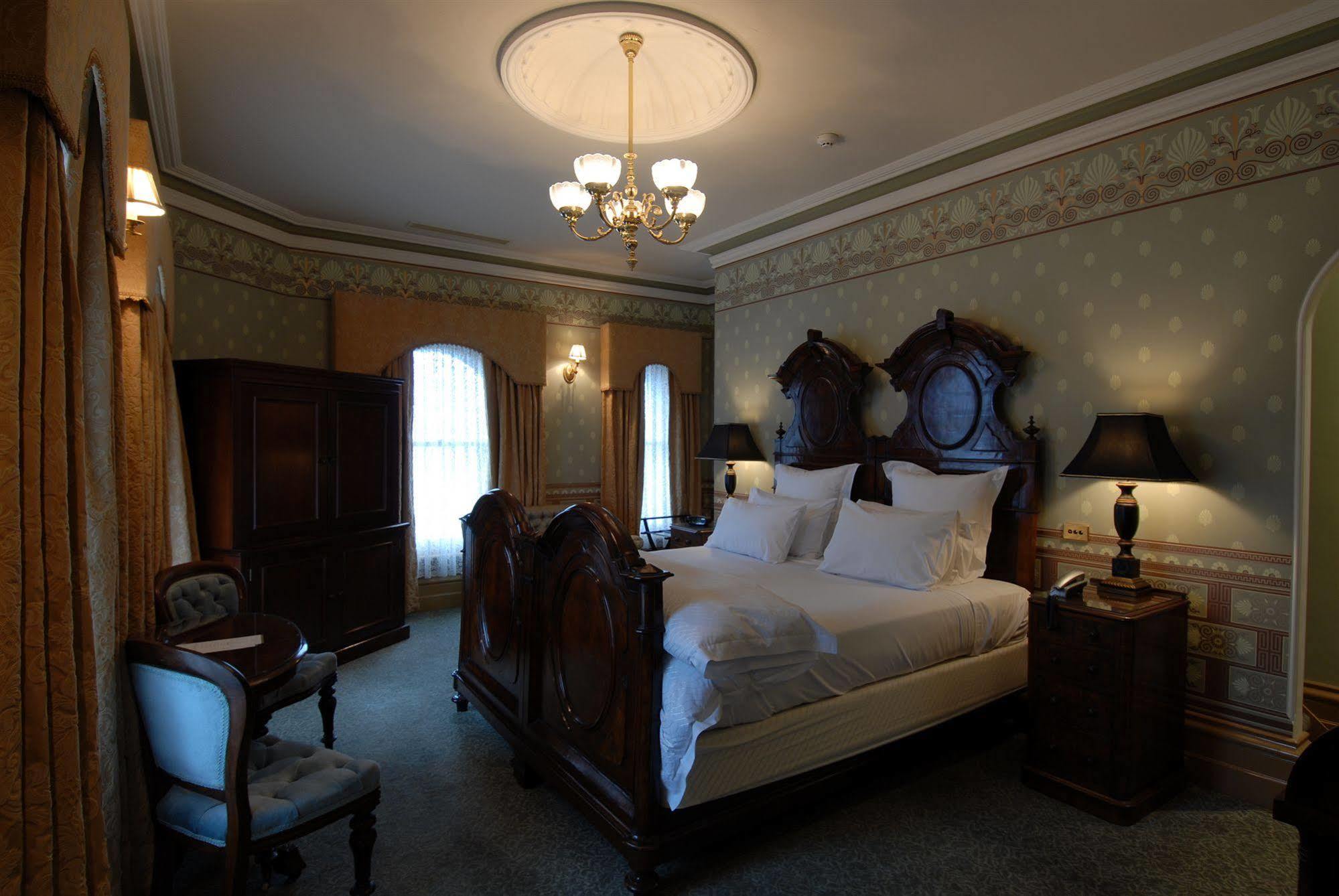 Craig'S Royal Hotel Ballarat Eksteriør billede A guest room at the hotel