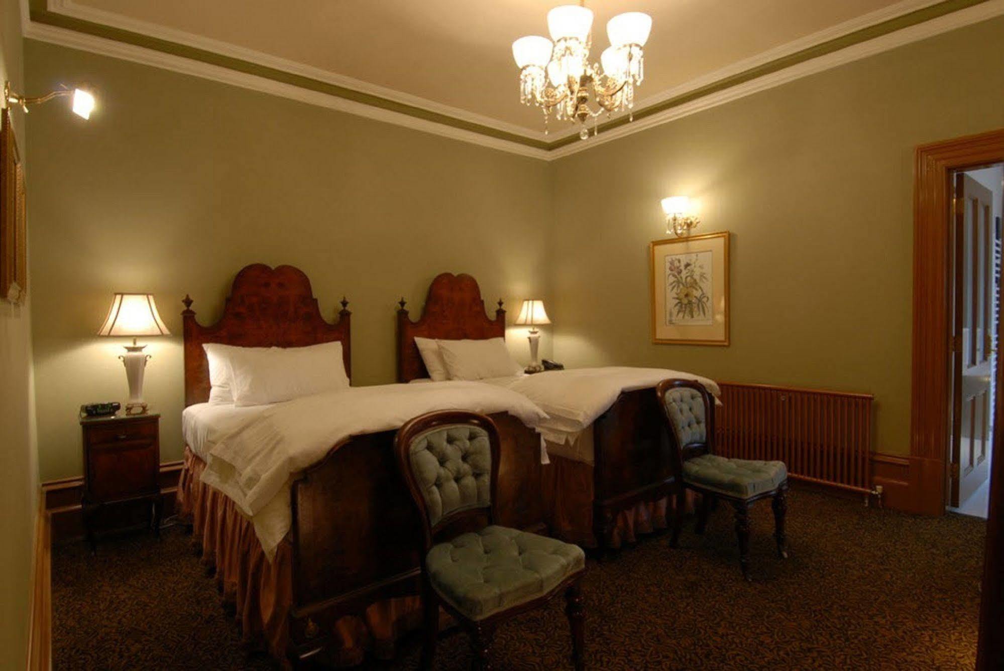 Craig'S Royal Hotel Ballarat Eksteriør billede A room at the hotel