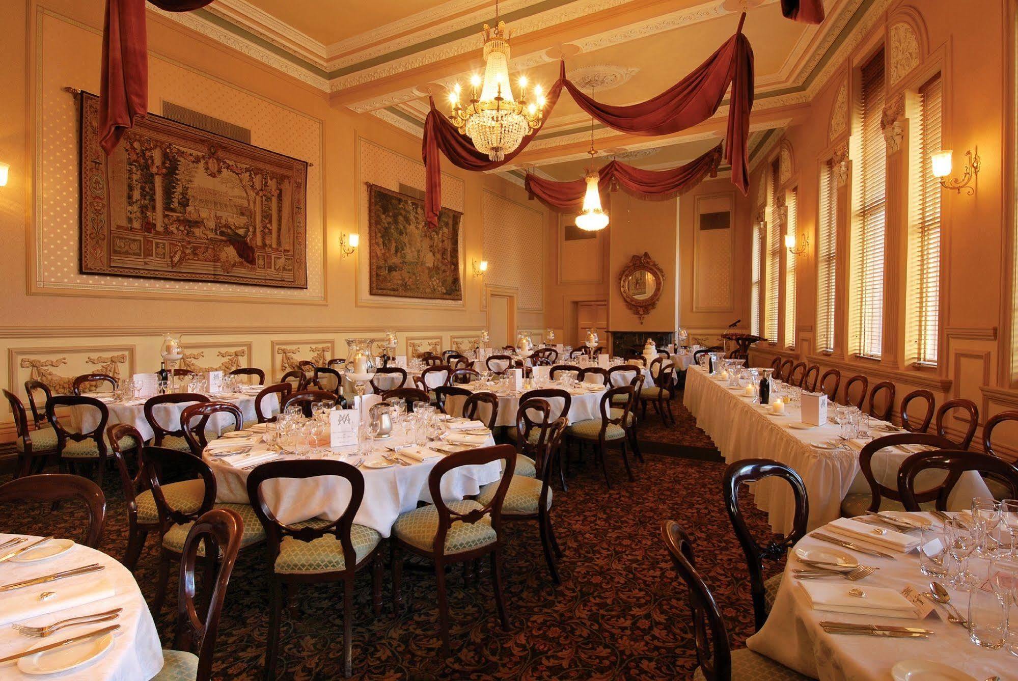 Craig'S Royal Hotel Ballarat Eksteriør billede The restaurant's interior