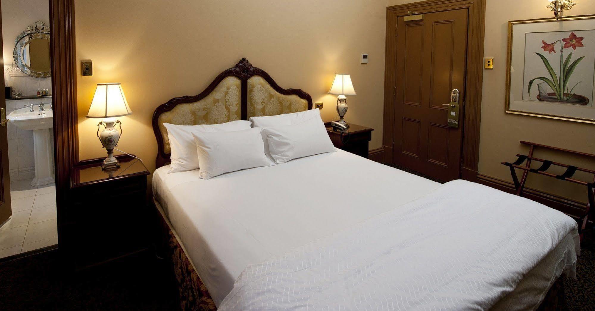 Craig'S Royal Hotel Ballarat Eksteriør billede A bedroom at the hotel